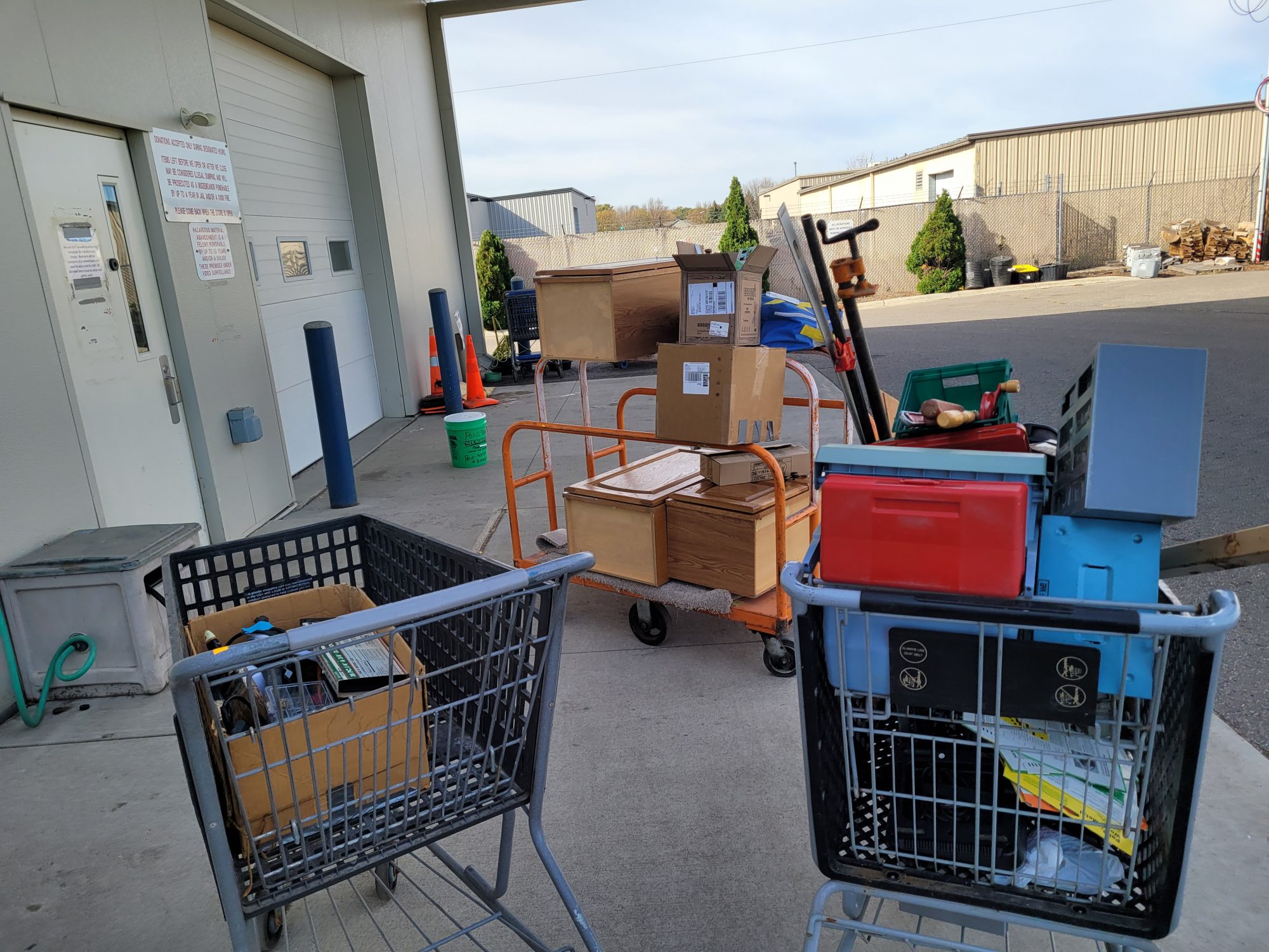 Donate appliances, furniture, building materials and home accessories